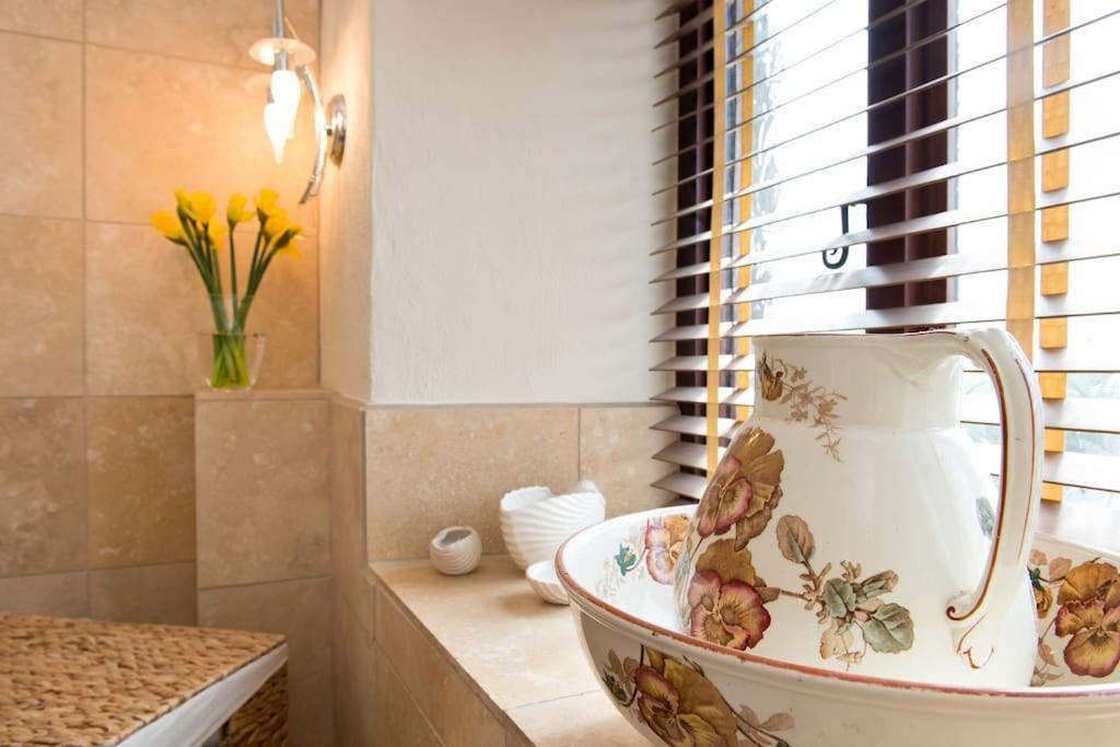 Unique Rural Stone Dog Friendly Barn Conversion Holiday home Okehampton
