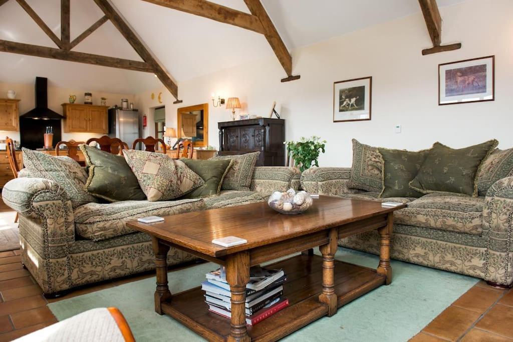 Unique Rural Stone Dog Friendly Barn Conversion *