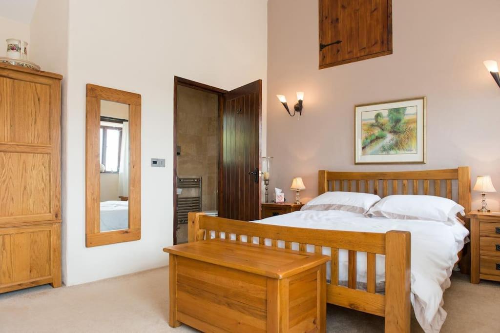 Unique Rural Stone Dog Friendly Barn Conversion * Okehampton