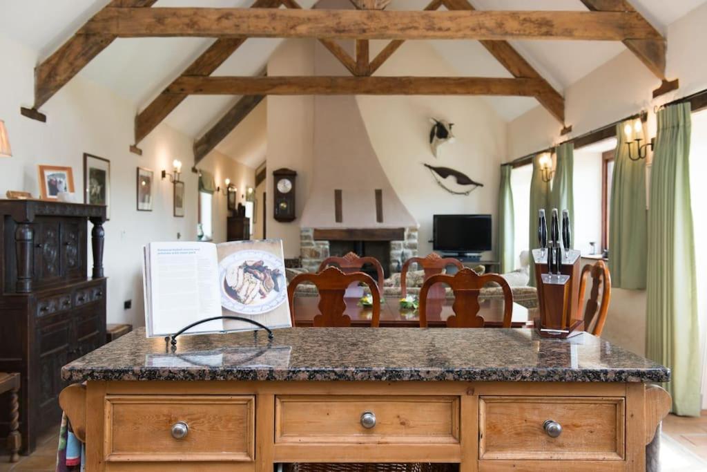 Unique Rural Stone Dog Friendly Barn Conversion Holiday home