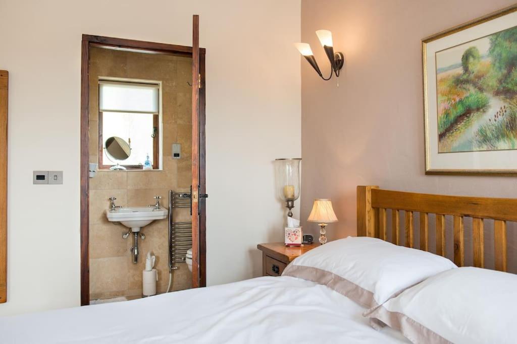 Unique Rural Stone Dog Friendly Barn Conversion Holiday home *