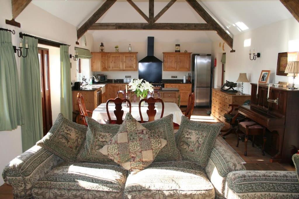 Unique Rural Stone Dog Friendly Barn Conversion *